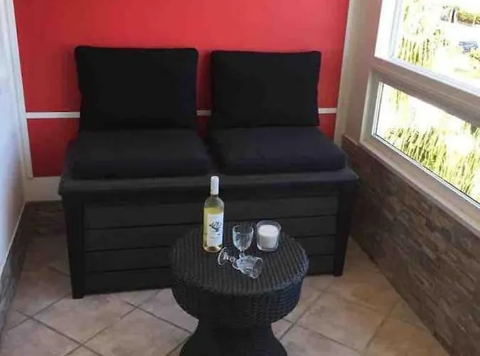 5 Min Walk From Yumbo! 417