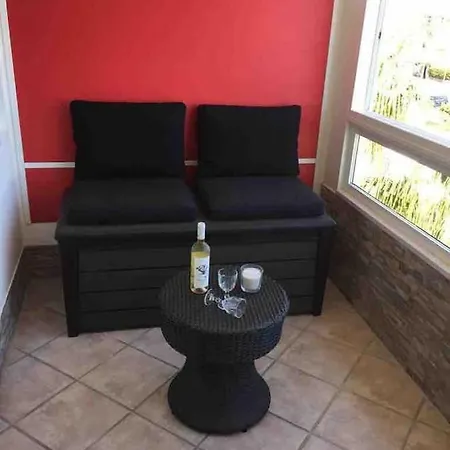 5 Min Walk From Yumbo! 417