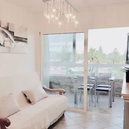 Апартаменти 5 Min Walk From Yumbo! 417 *