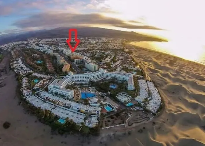 5 Min Walk From Yumbo! 417 Apartament